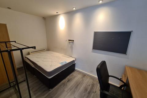 3 bedroom apartment to rent, 288 Stretford Road, HUlme, Manchester. M15 5TQ