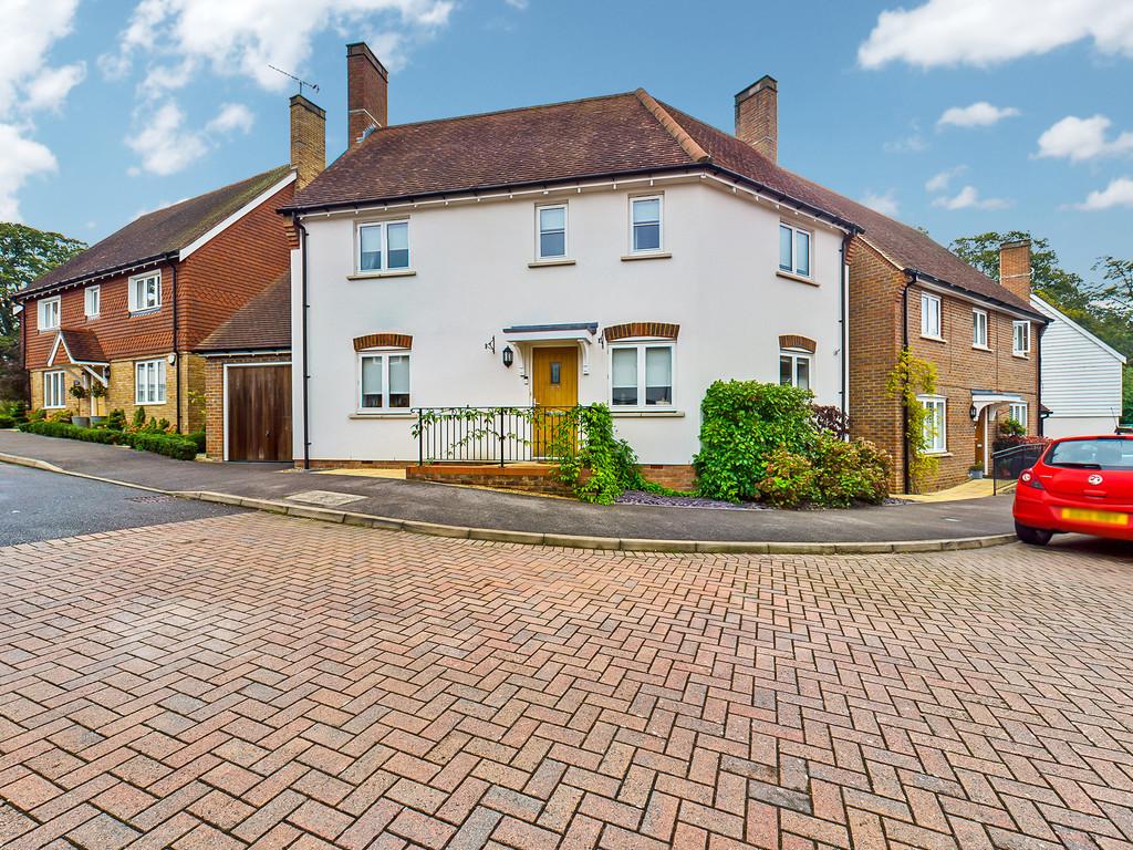 Trinity Fields, Lower Beeding 3 bed detached house £475,000
