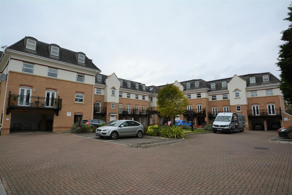 Hipley Street 2 bed apartment £1,250 pcm (£288 pw)