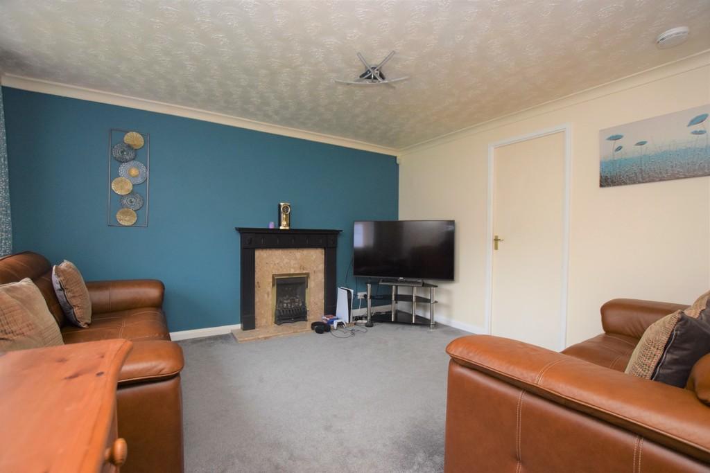 Gainsborough Avenue, Hinckley 3 bed semidetached house £252,000