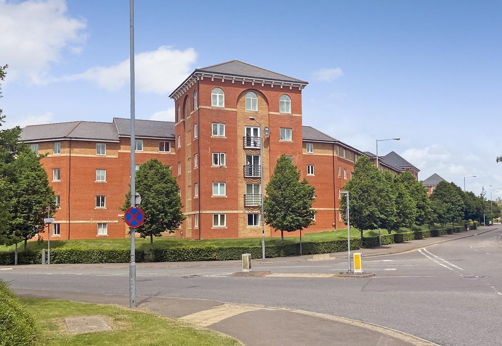 Saltash Road, Swindon 2 bed apartment £130,000