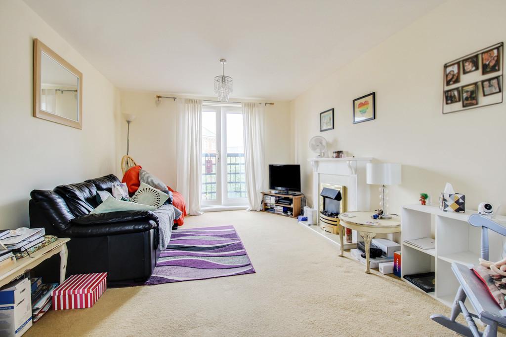 Saltash Road, Swindon 2 bed apartment £130,000