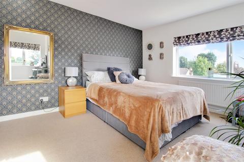 120 Beechcroft Road, Upper Stratton, Swindon, SN2 7QE