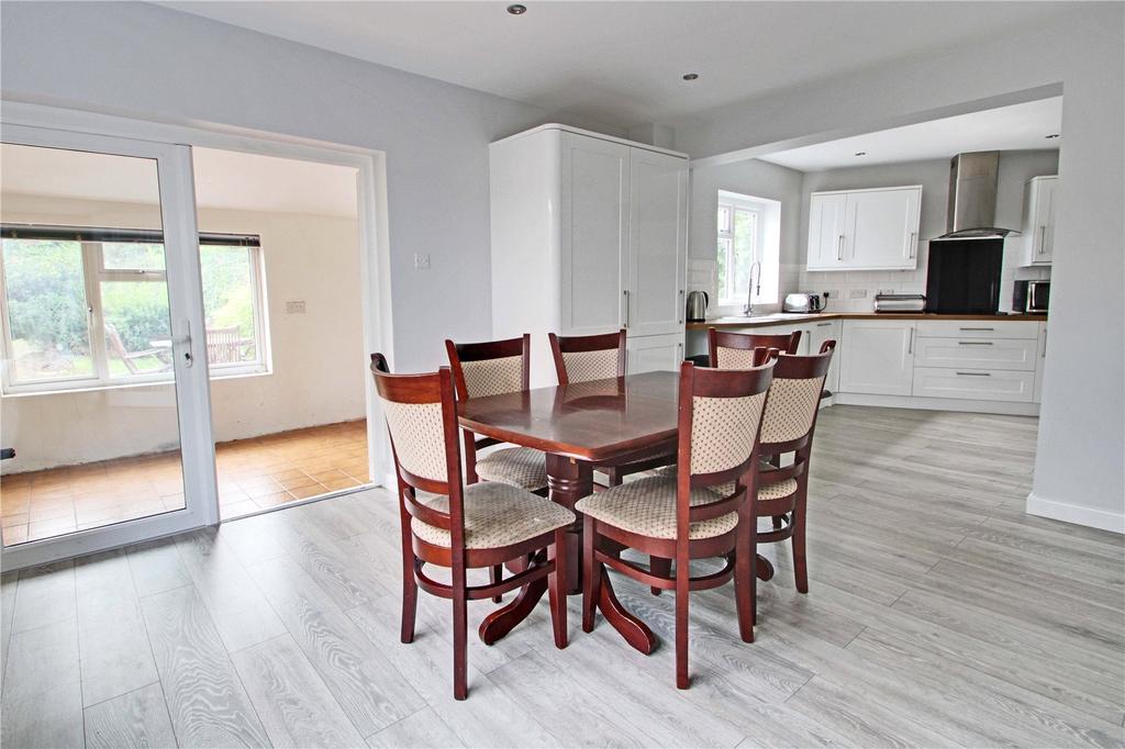 Slade Road, Ottershaw, Chertsey, Surrey, KT16 4 bed detached house £