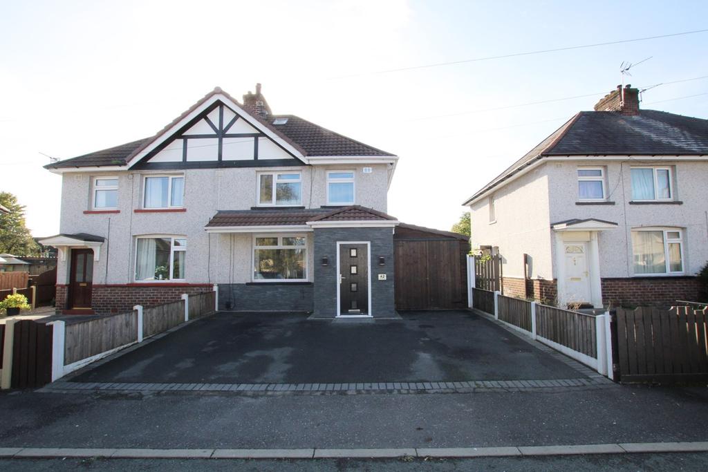 Twist Avenue, Golborne, Warrington, WA3 3 bed semidetached house £