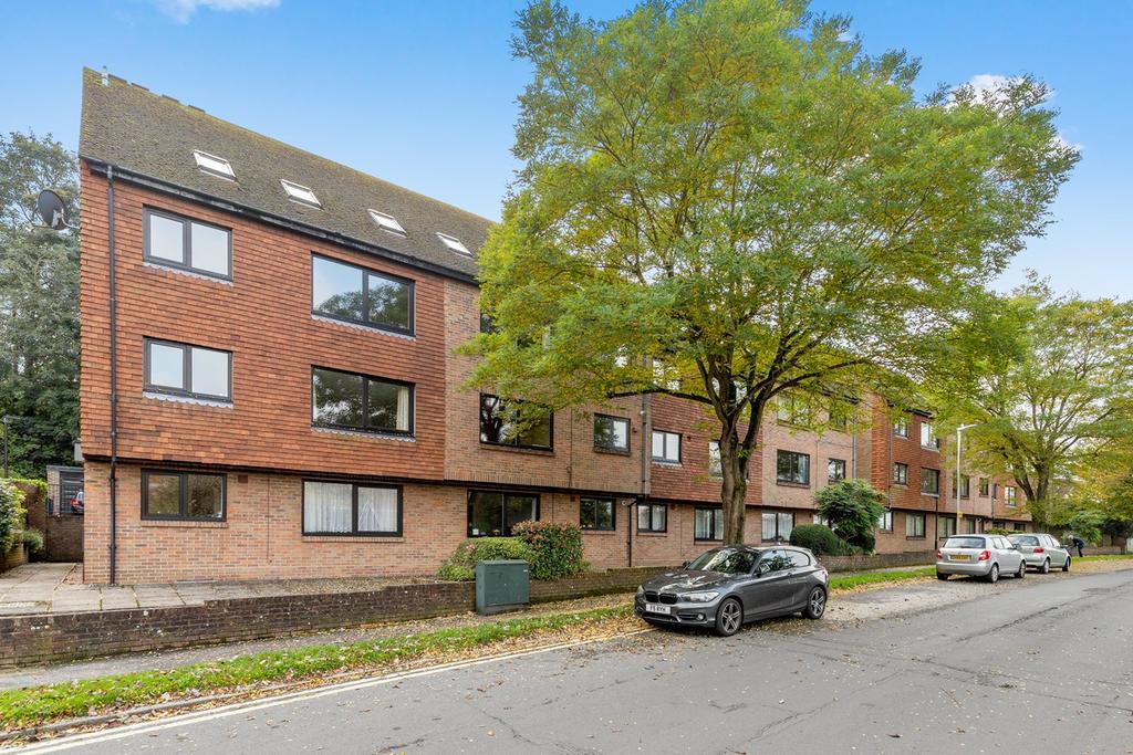 Lewisham Road, River, Dover, CT17 2 bed apartment £200,000
