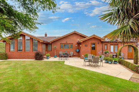 4 bedroom bungalow for sale, Warltersville Way, Horley, RH6