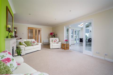 4 bedroom bungalow for sale, Warltersville Way, Horley, RH6