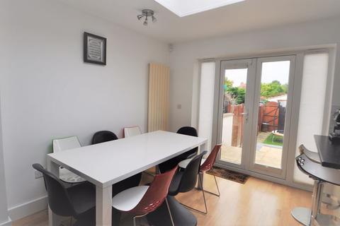 63 The Crescent, New Malden, KT3 3LE