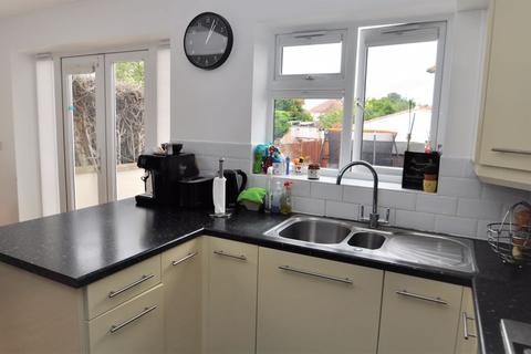 63 The Crescent, New Malden, KT3 3LE