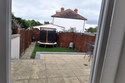 63 The Crescent, New Malden, KT3 3LE