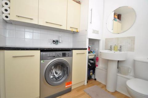 63 The Crescent, New Malden, KT3 3LE