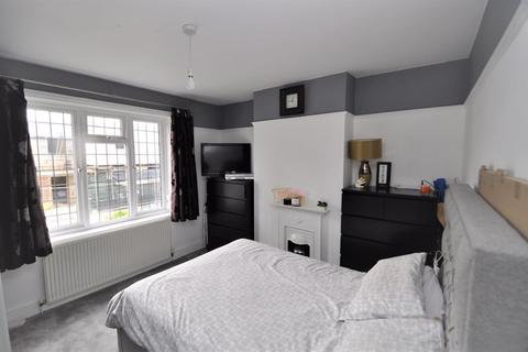 63 The Crescent, New Malden, KT3 3LE