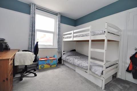 63 The Crescent, New Malden, KT3 3LE