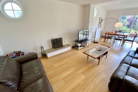 42 Baring Road, Bournemouth, BH6 4DT