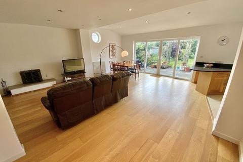 42 Baring Road, Bournemouth, BH6 4DT