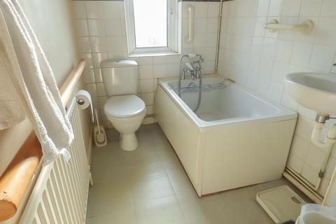 42 Barr Road, Gravesend, DA12 4DY