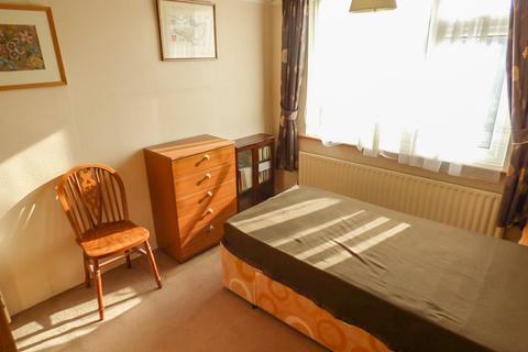 42 Barr Road, Gravesend, DA12 4DY