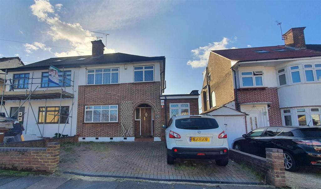 The Ridgeway, Harrow 4 bed semidetached house £2,250 pcm (£519 pw)