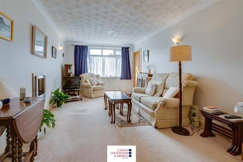 11 Fairways, Wickersley, Rotherham, S66 1AE
