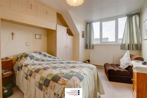 11 Fairways, Wickersley, Rotherham, S66 1AE