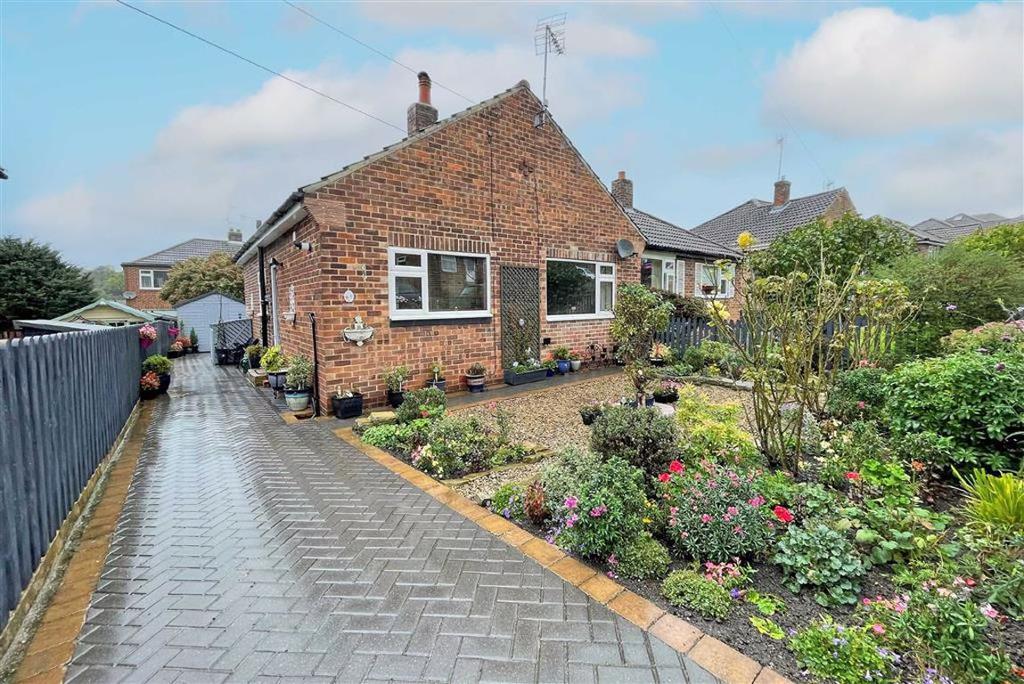 Knox Way, Harrogate, North Yorkshire 2 bed semidetached bungalow £