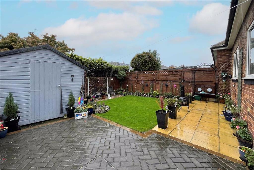 Knox Way, Harrogate, North Yorkshire 2 bed semidetached bungalow £