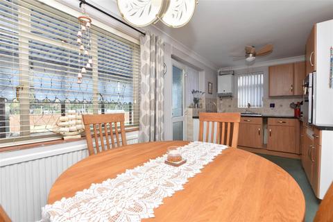 19 Bodiam Crescent, Eastbourne, BN22 9HQ