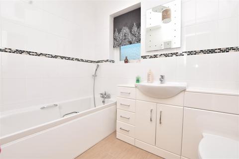 19 Bodiam Crescent, Eastbourne, BN22 9HQ