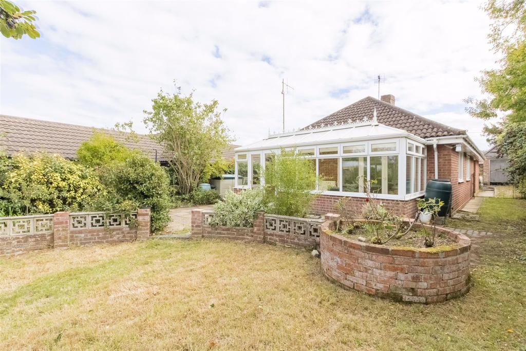 Abberton Road, Colchester CO5 2 bed detached bungalow £375,000