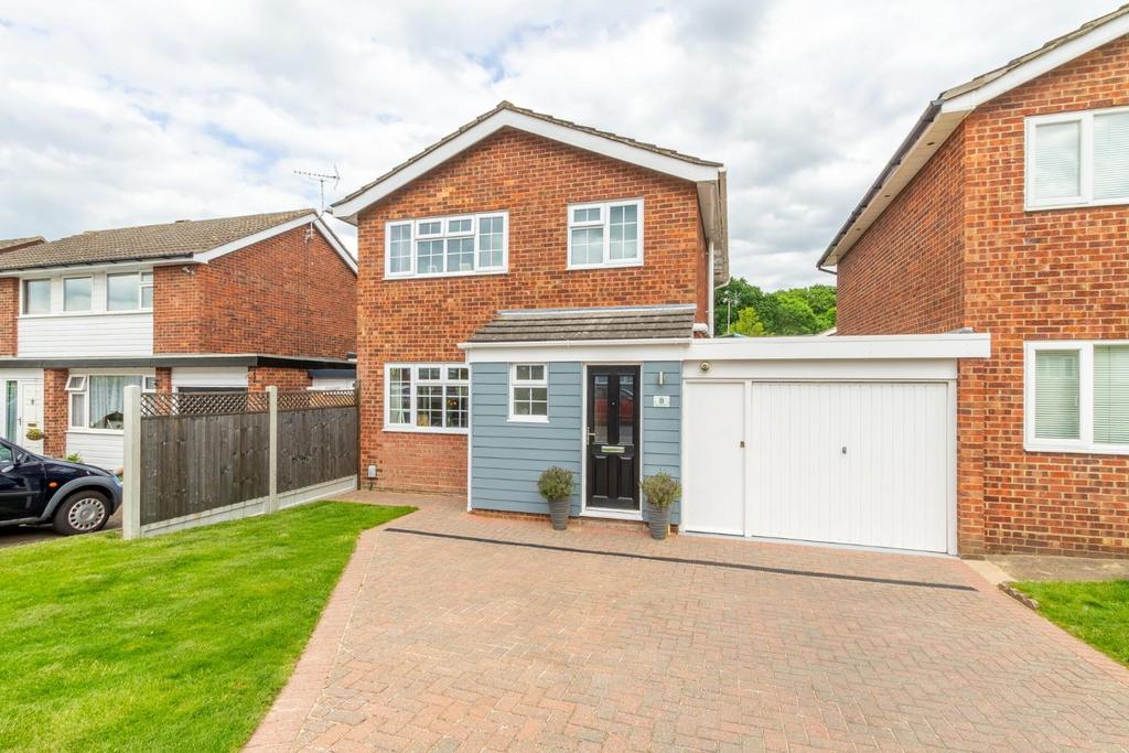 Belmont Crescent, Colchester 3 bed detached house £375,000