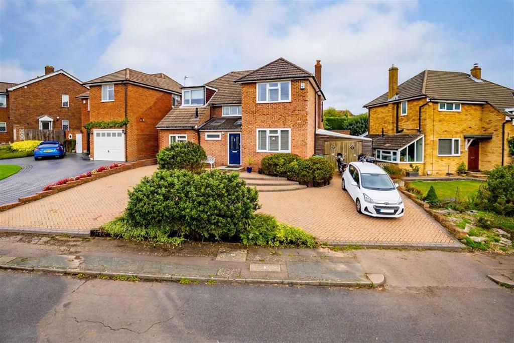 Meautys, St. Albans, Hertfordshire 4 bed detached house £1,000,000