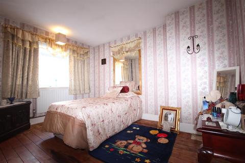 2 bedroom flat for sale - Curzon Crescent, London