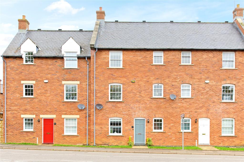 Richmond Road, Towcester, Northamptonshire, NN12 3 bed house £375,000