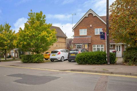 3 bedroom end of terrace house to rent, Park Drive, Hucknall