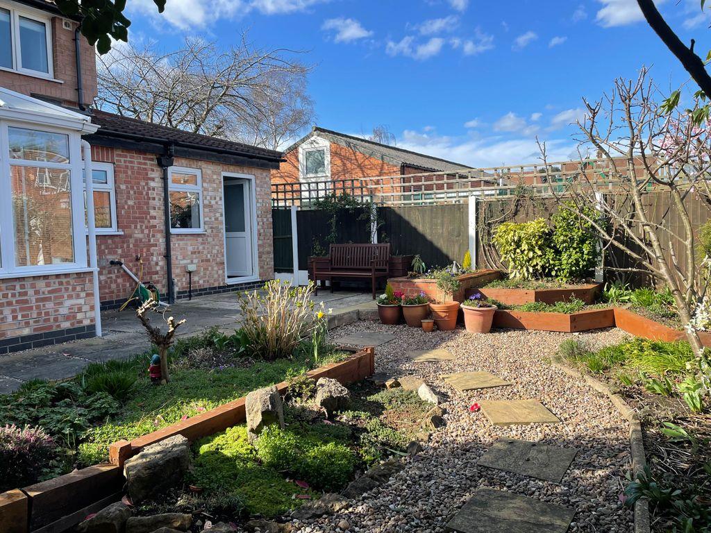 Attenborough Lane, Chilwell NG9 5JP 3 bed detached house £350,000
