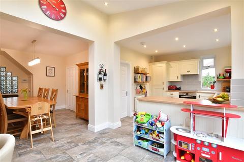 106 Blendon Road, Bexley, DA5 1BS