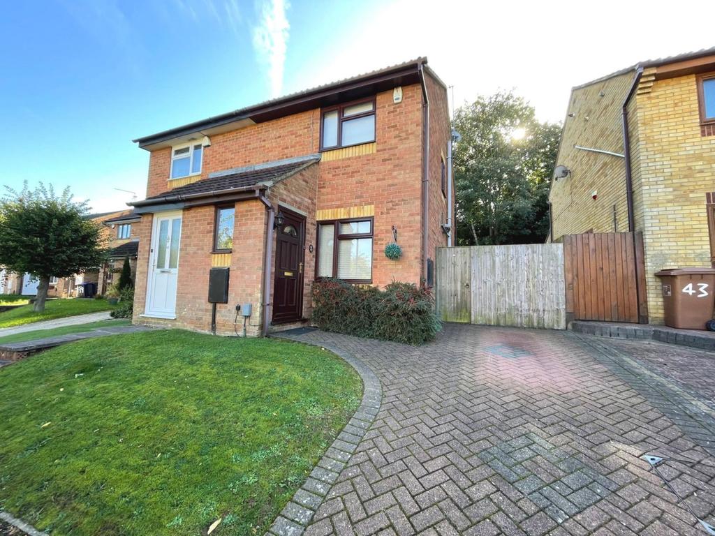 Piccadilly Close, Roselands, Northampton NN4 8RU 2 bed semidetached