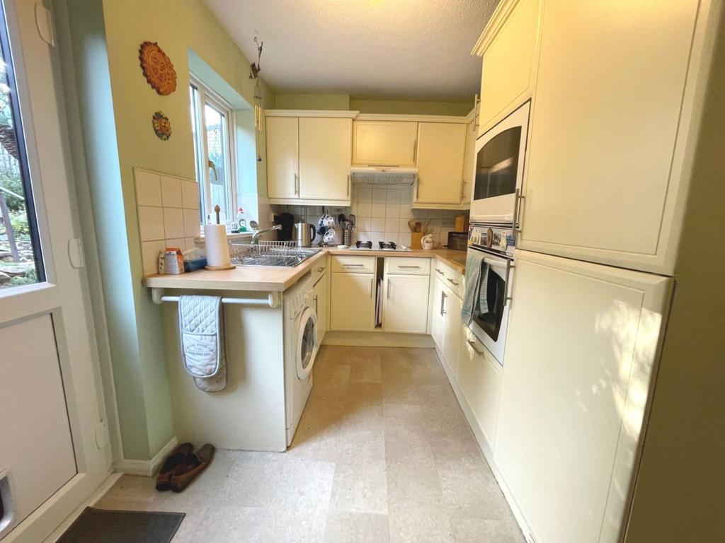 Piccadilly Close, Roselands, Northampton NN4 8RU 2 bed semidetached