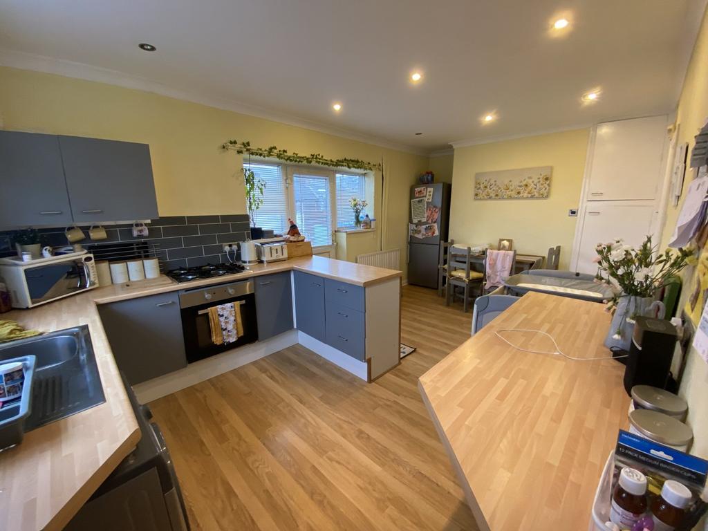 Institute Road, Eccleshill, Bradford... 4 bed end of terrace house £