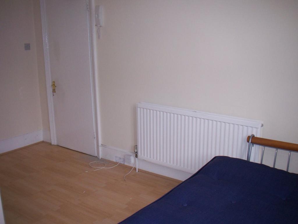 Green Lanes, Palmers Green Studio £895 pcm (£207 pw)