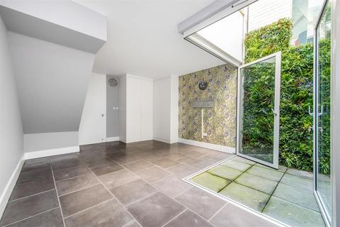 15 Chance Street, London, E2 7JB