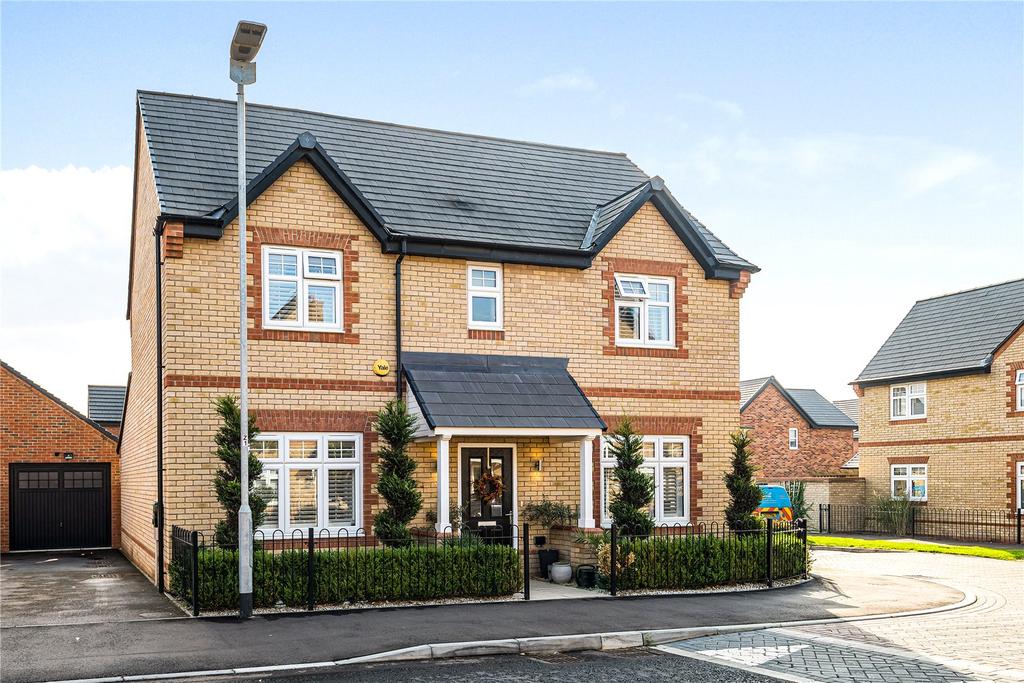 Poppy Drive, Ampthill, Bedfordshire, MK45 4 bed detached house £665,000