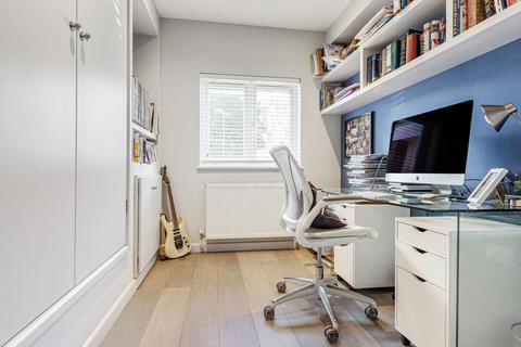 2 Silver Tree Close, Walton-on-thames, KT12 1NN