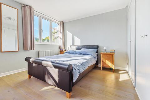 2 Silver Tree Close, Walton-on-thames, KT12 1NN