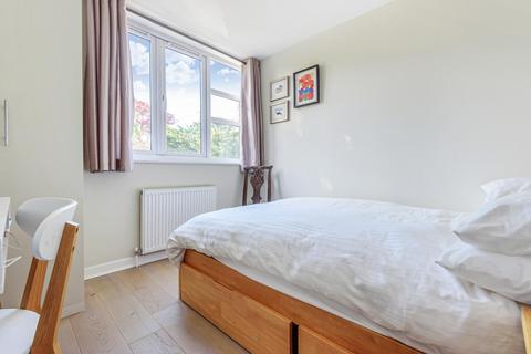 2 Silver Tree Close, Walton-on-thames, KT12 1NN