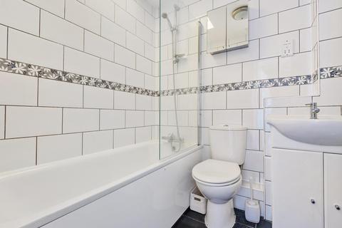 2 Silver Tree Close, Walton-on-thames, KT12 1NN