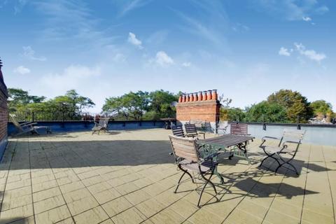 9 The Mount, London, NW3 6SZ
