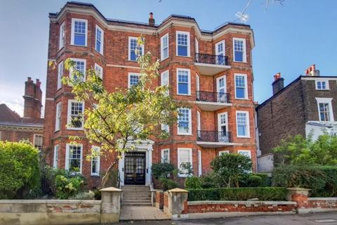 9 The Mount, London, NW3 6SZ