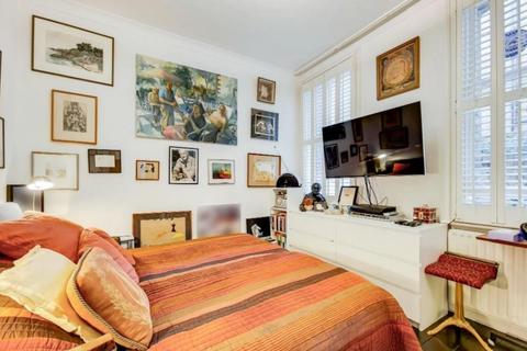9 The Mount, London, NW3 6SZ
